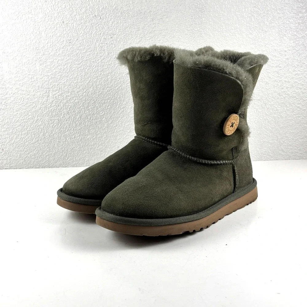 UGG Bailey Button Boots Women 7 Olive‎ Green Suede Shearling 5803 Gorpcore Cozy